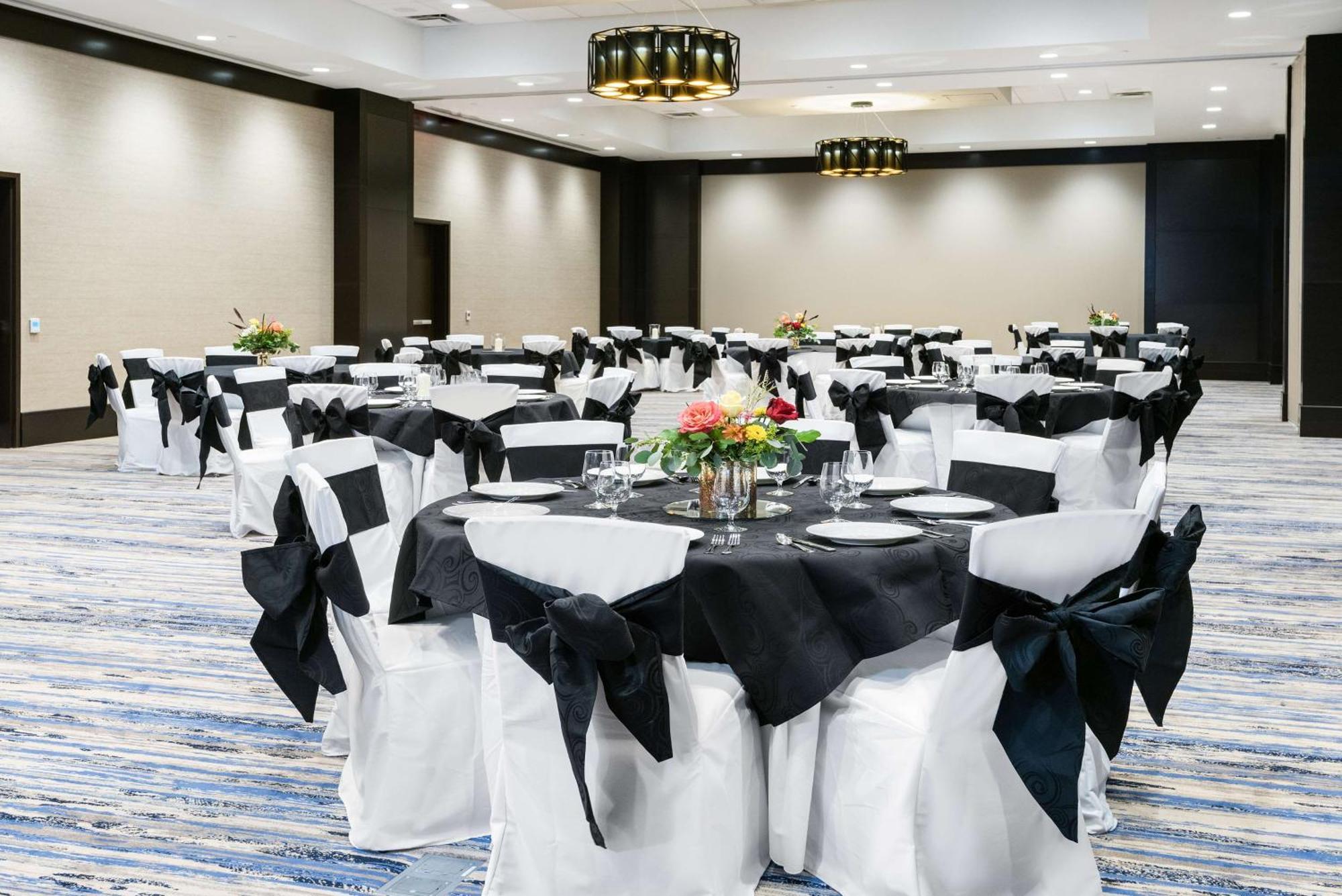 Embassy Suites By Hilton College Station Extérieur photo