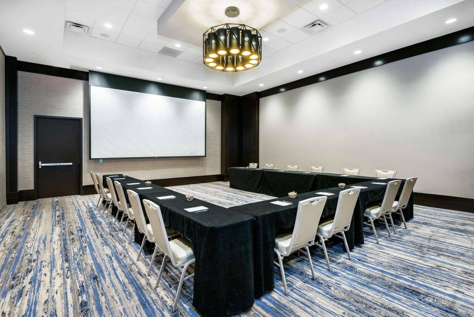 Embassy Suites By Hilton College Station Extérieur photo
