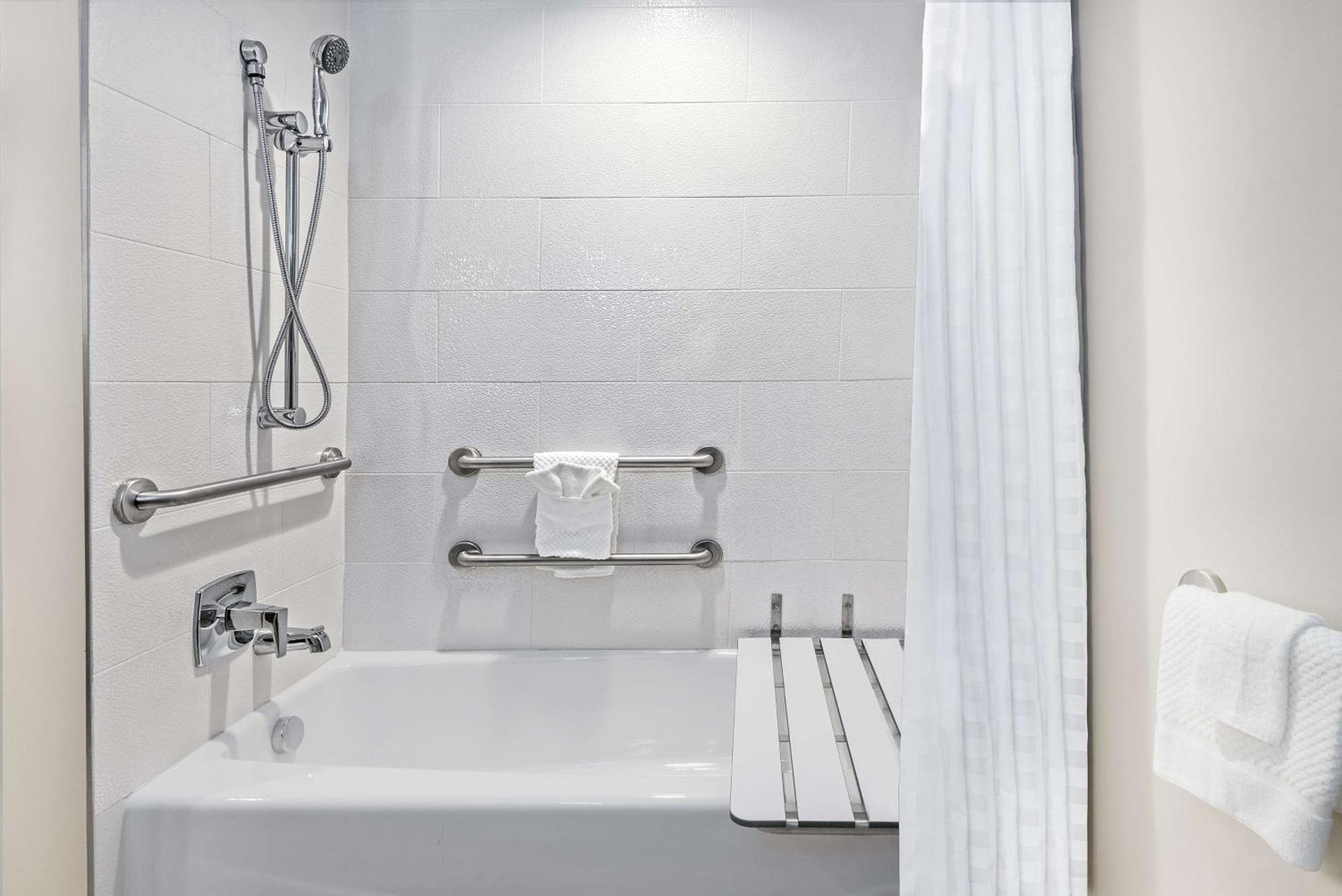 Embassy Suites By Hilton College Station Extérieur photo