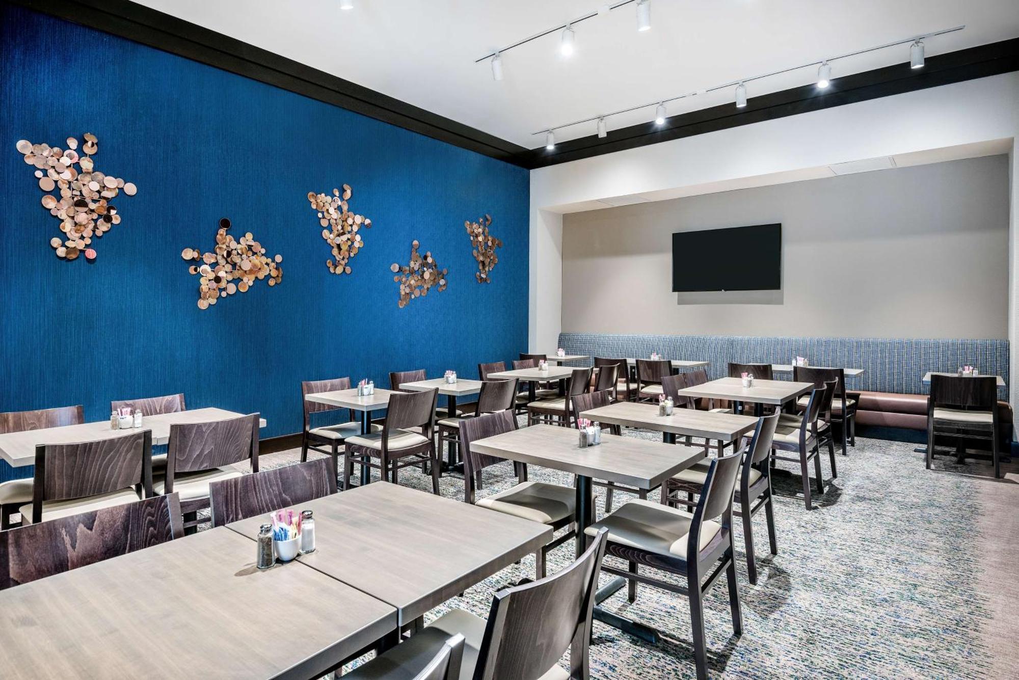 Embassy Suites By Hilton College Station Extérieur photo