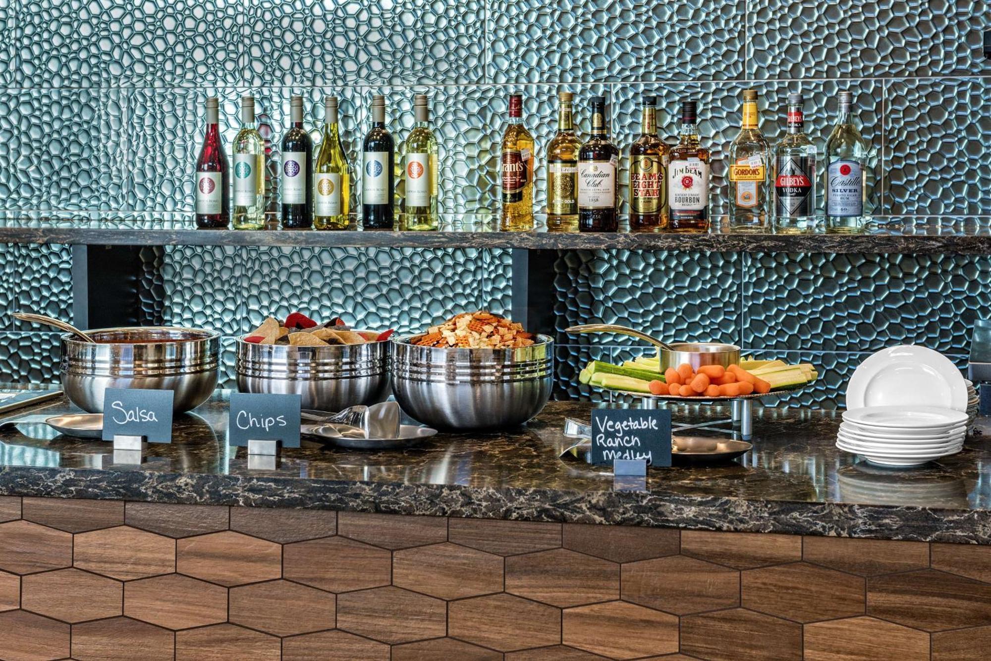 Embassy Suites By Hilton College Station Extérieur photo